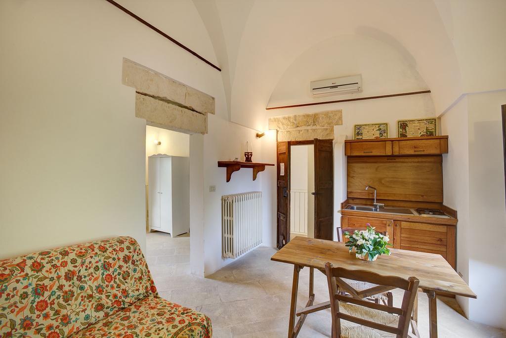 Tenuta Sant'Andrea Giuggianello Bilik gambar